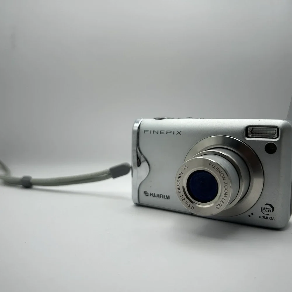 Fujifilm FinePix F20 F Series 6.3MP 3x Zoom Compact Digital Camera From Japan